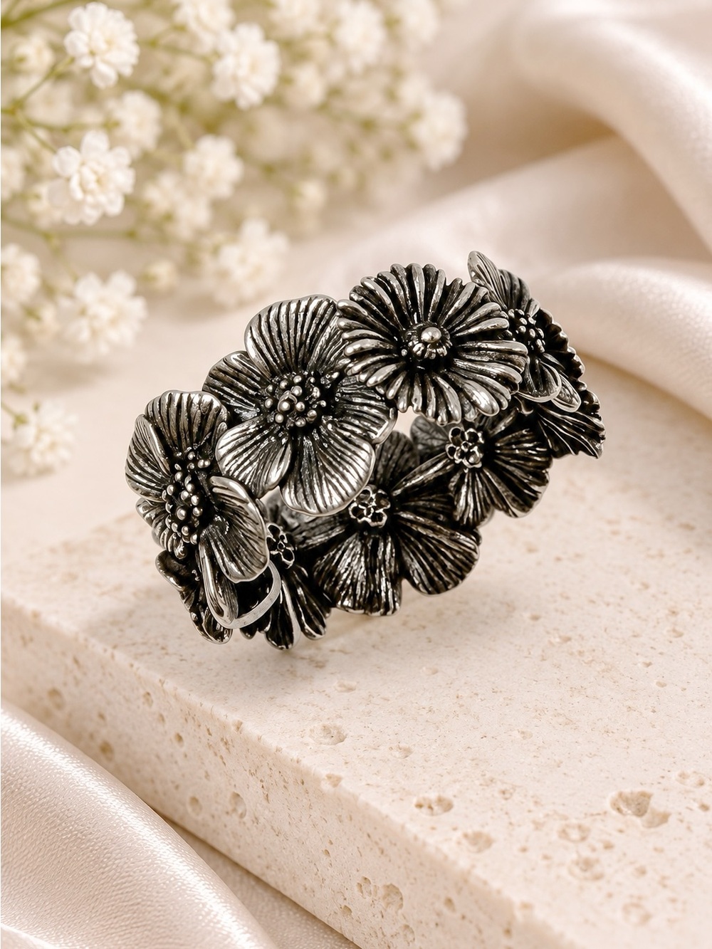 Kendra Scott Cailey Flower Vintage Silver Band Ring. Size 7 - Picture 3 of 5